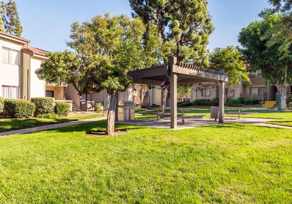 Community patio at Parcwood Apartments in Corona, California 