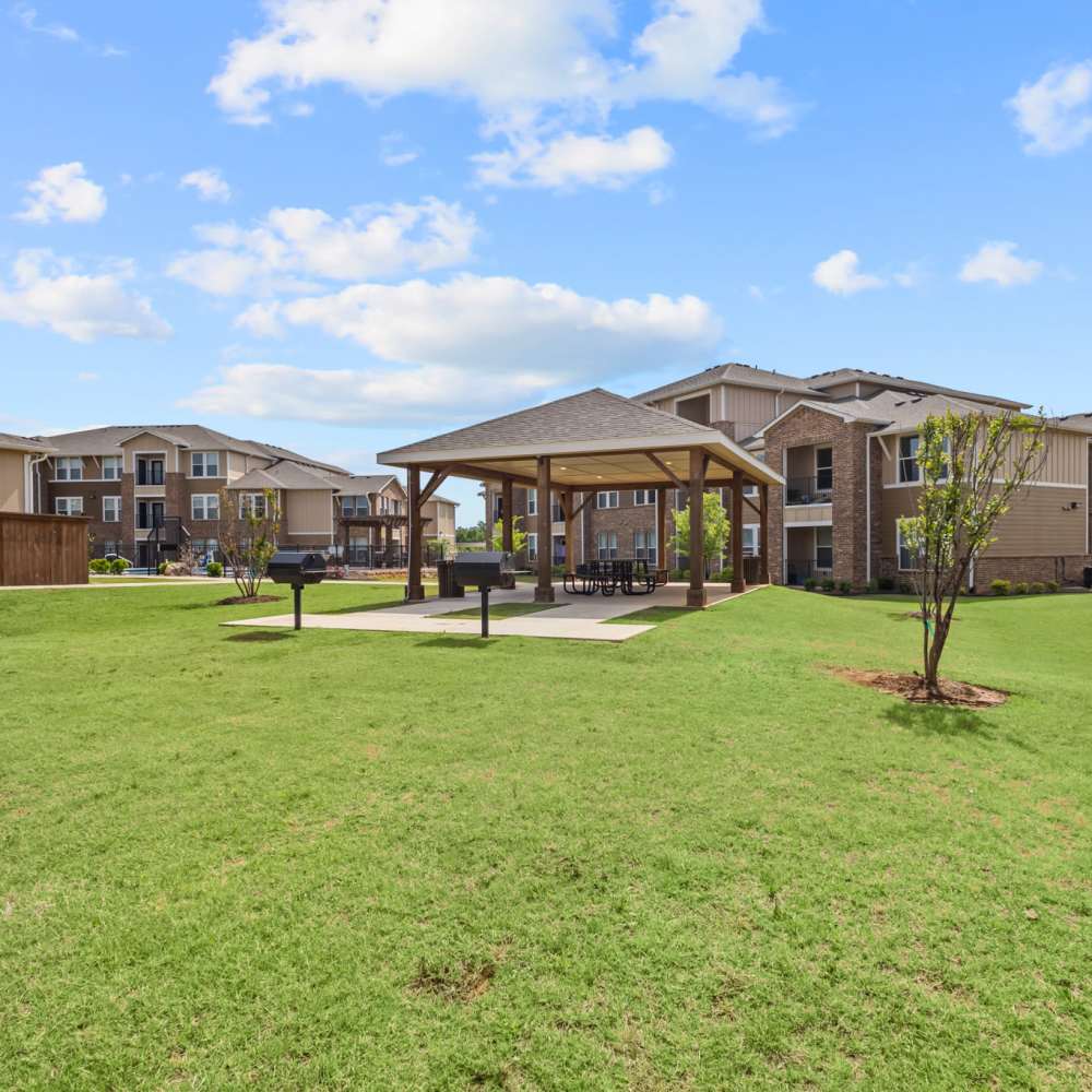Community grill area at Deer Park in Athens, Texas
