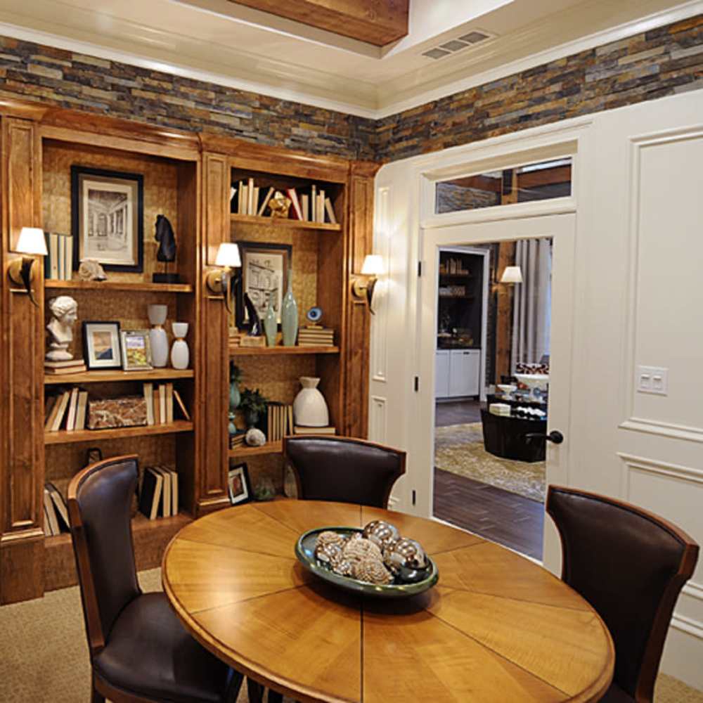 Community reading space at Avonlea Towne Lake in Woodstock, Georgia