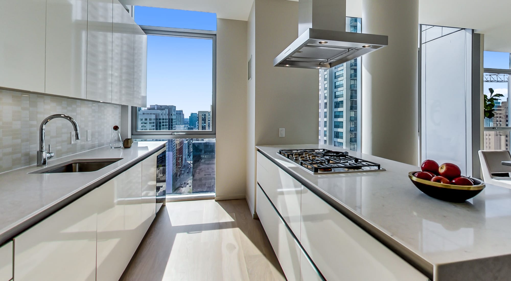 Chicago, IL Apartments in River North | Residences at 8 East Huron