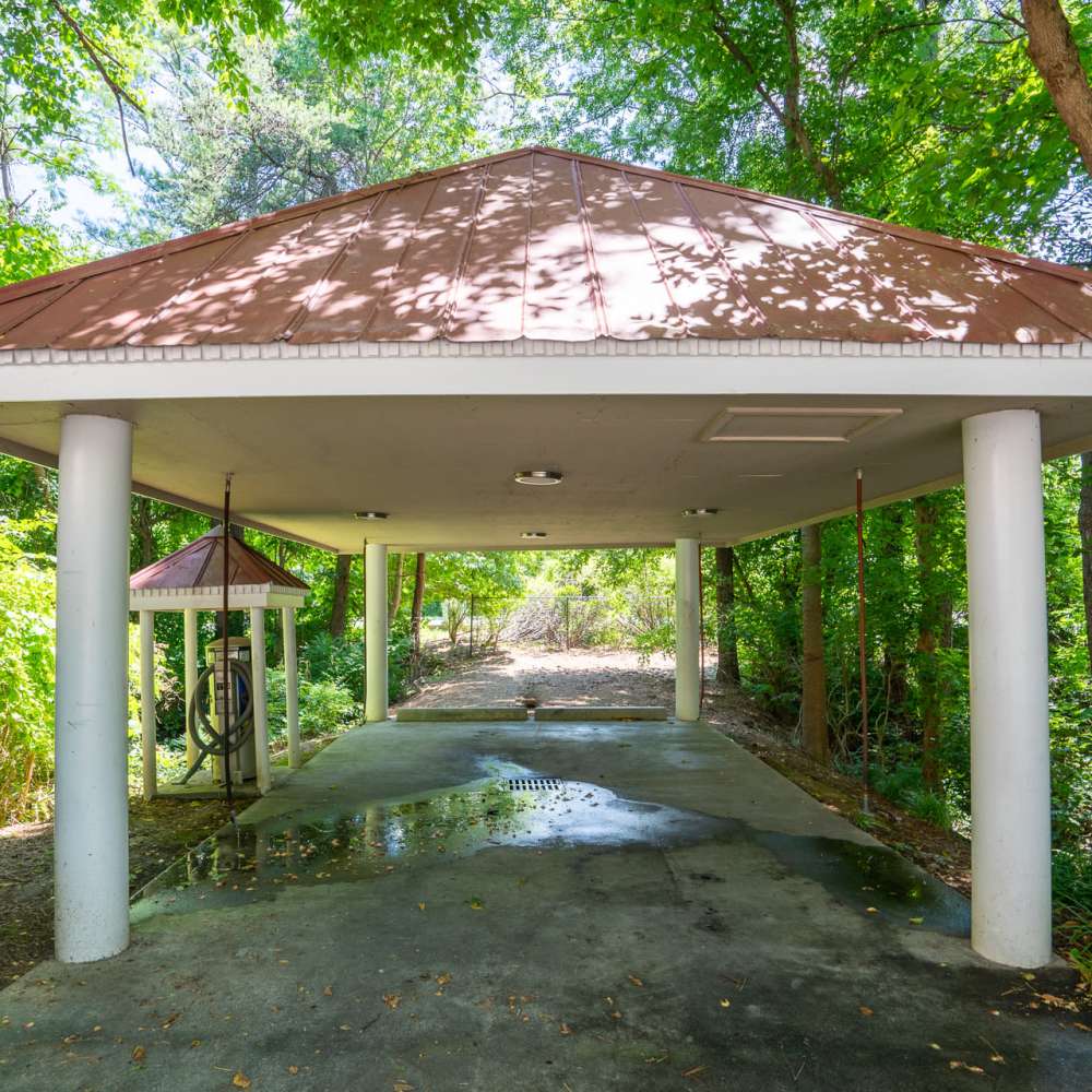 A covered sitting area at Park Canyon in Dalton, Georgia