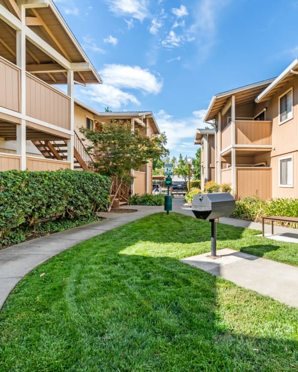Enjoy the neighborhood at Sommerset Apartments in Vacaville