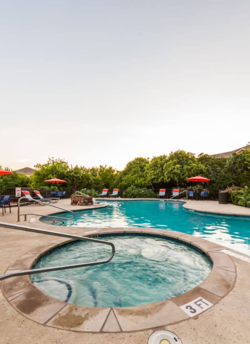 Hot tub and sparkling pool at Marquis at Canyon Ridge in Austin, Texas