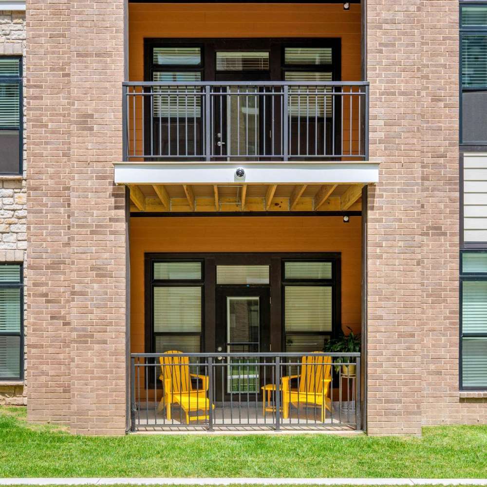 Communit apartment with private patio at Neo Vantage Point in Maryland Heights, Missouri