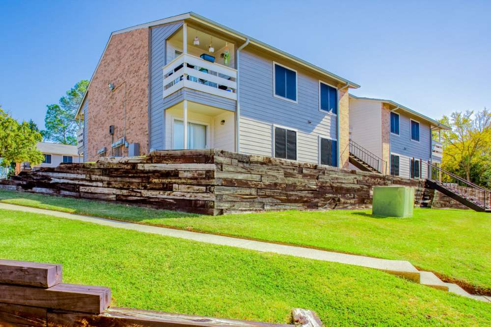 Exterior view of apartment at The Summit Apartments in Athens, Texas