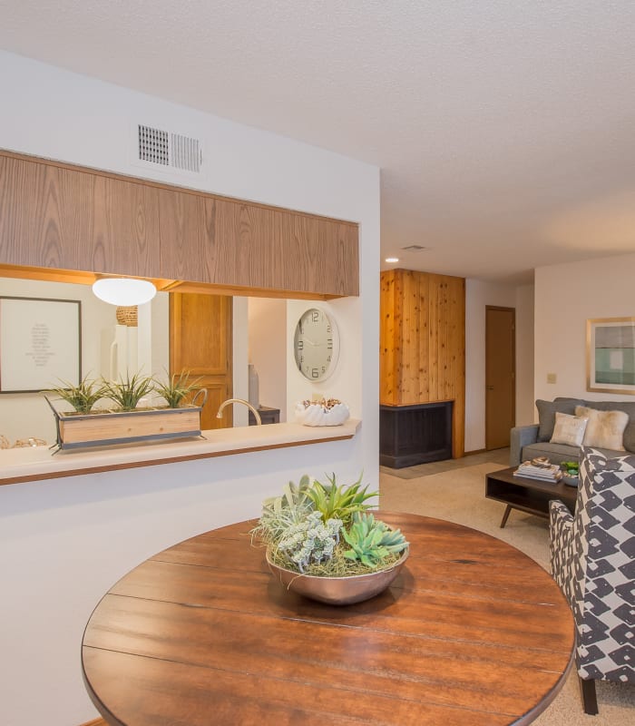 Dining area at The Warrington Apartments in Oklahoma City, Oklahoma