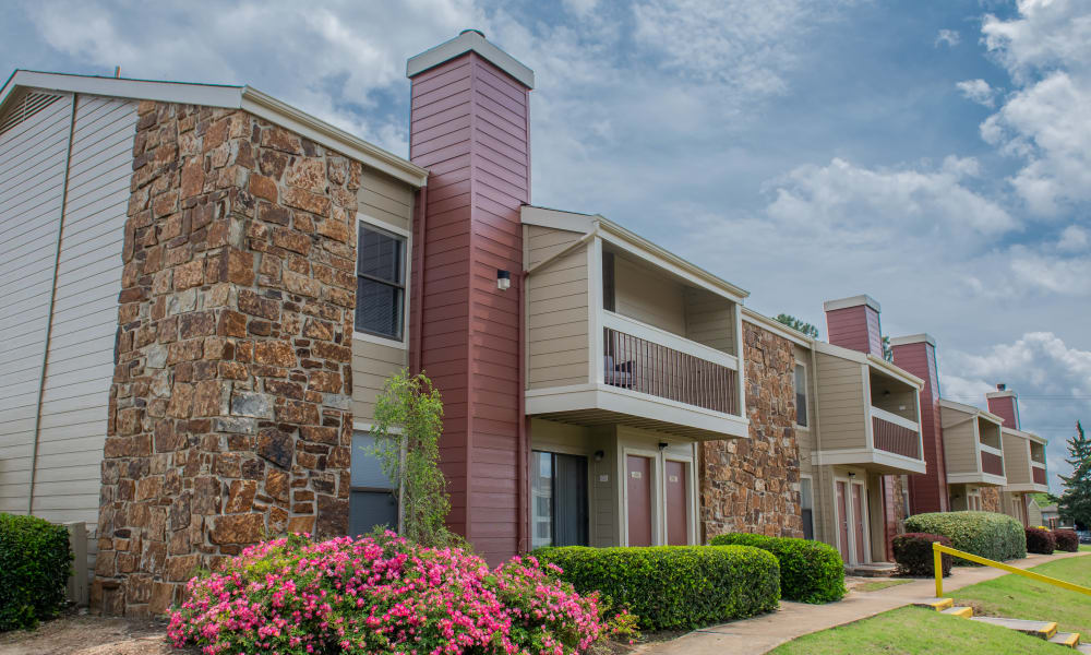 Exterior at Sunchase Ridgeland Apartments in Ridgeland, Mississippi