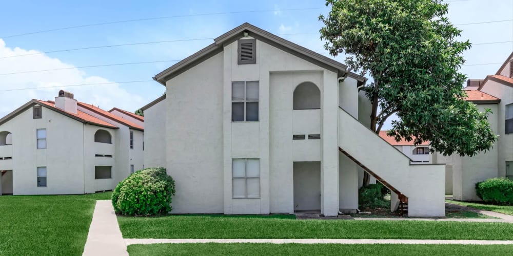 Apartments with balconies at Villas de Toscana in San Antonio, Texas