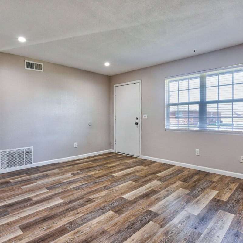Spacious living room with windows at The Edge Of Moore in Moore, Oklahoma