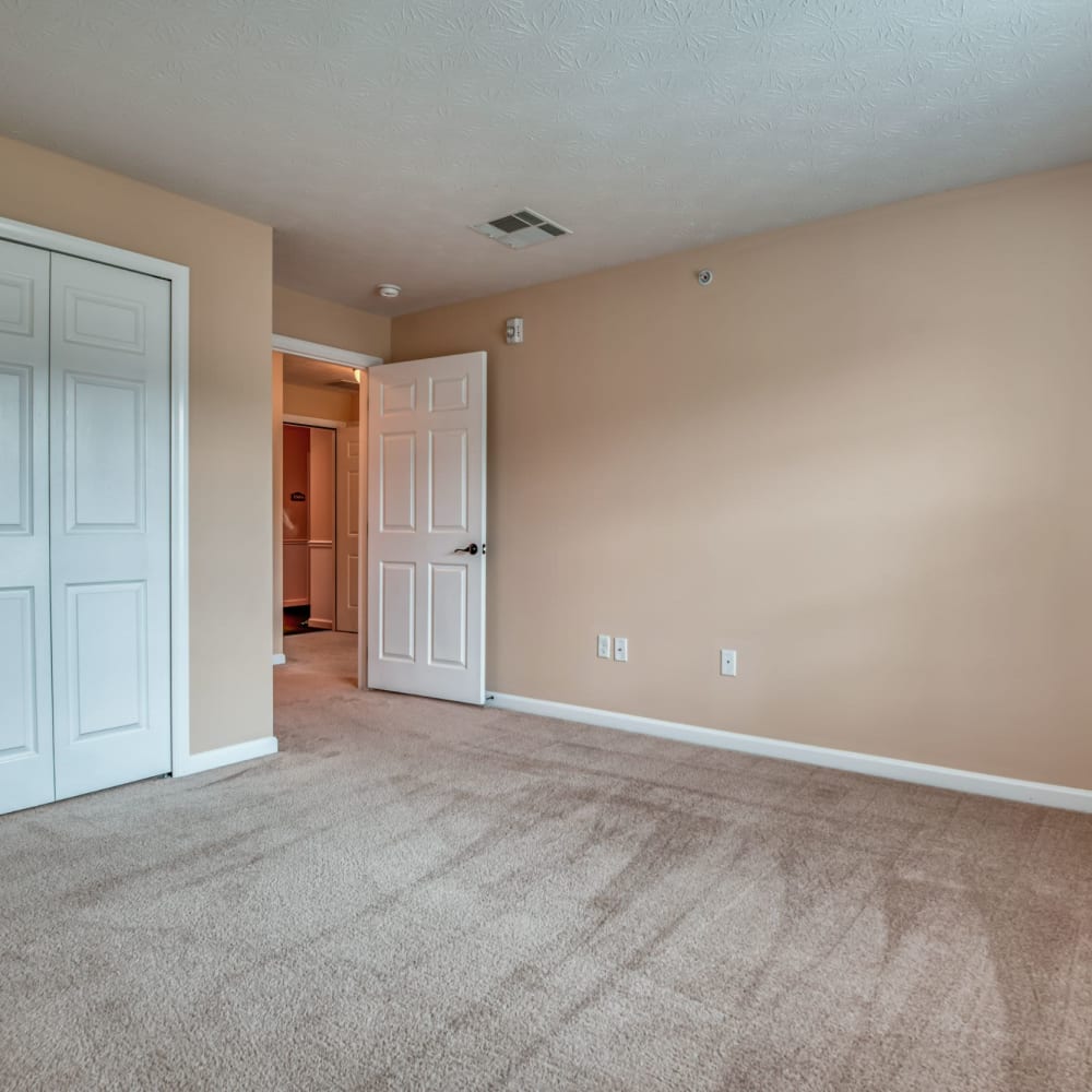 Apartment with carpet at Chatham Commons, Cranberry Township, Pennsylvania