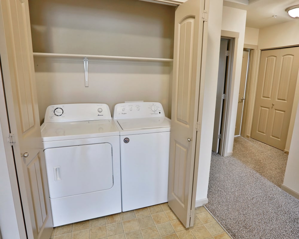 Washer and dryer at Heritage Meadow Apartments in Eugene, Oregon