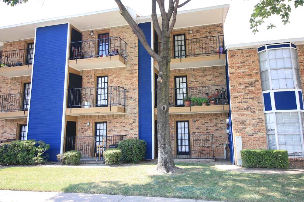 Garden-style apartment at The Victorian in Dallas,Texas