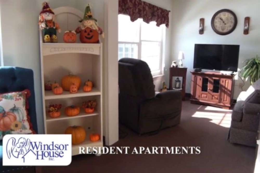 Resident living room at Liberty Arms Assisted Living in Youngstown, Ohio