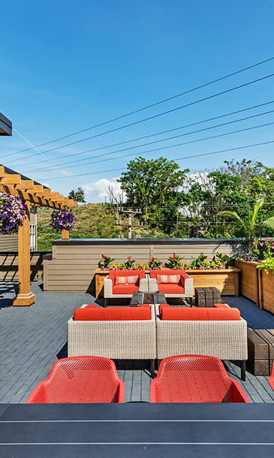 Outdoor lounge at Cosmopolitan Apartments in Pittsburgh, Pennsylvania