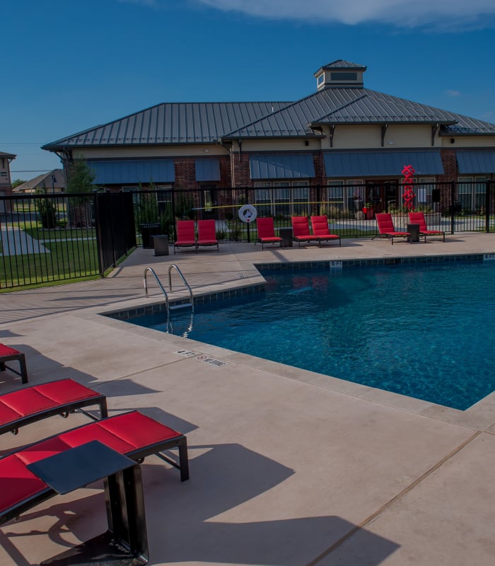 Large swimming pool at Icon at Hewitt in Hewitt, Texas