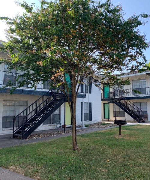 Grilling station in the courtyard between buildings at Midtown Manor and Towers in Bryan, Texas