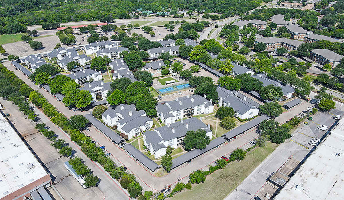 Aerial view of Oaks at Duck Creek in Garland, Texas