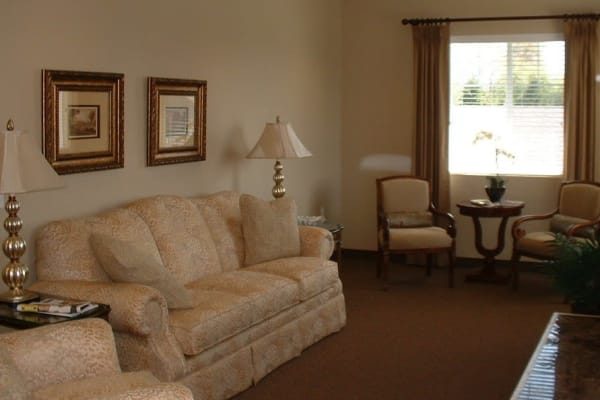 A common sitting room at Bayberry Commons in Springfield, Oregon