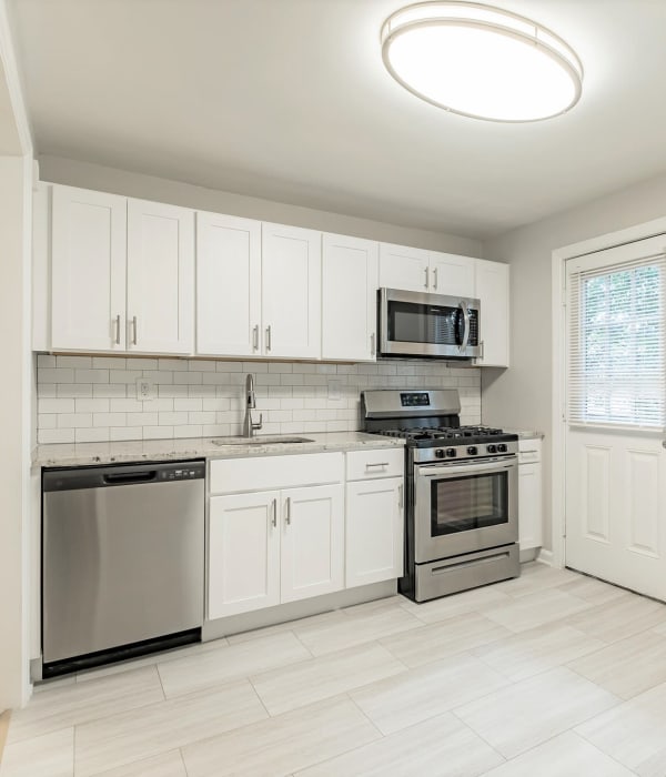 Clean kitchen with modern appliacnes at Eagle Rock Apartments at Maplewood in Maplewood, New Jersey