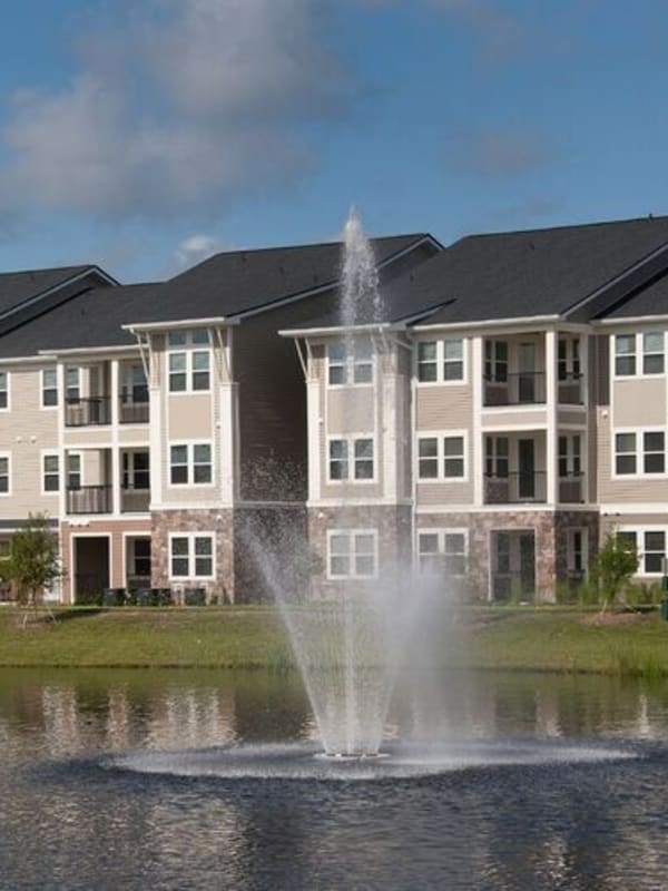 Lakeside Walking Trail at Art Avenue Apartment Homes in Orlando, Florida