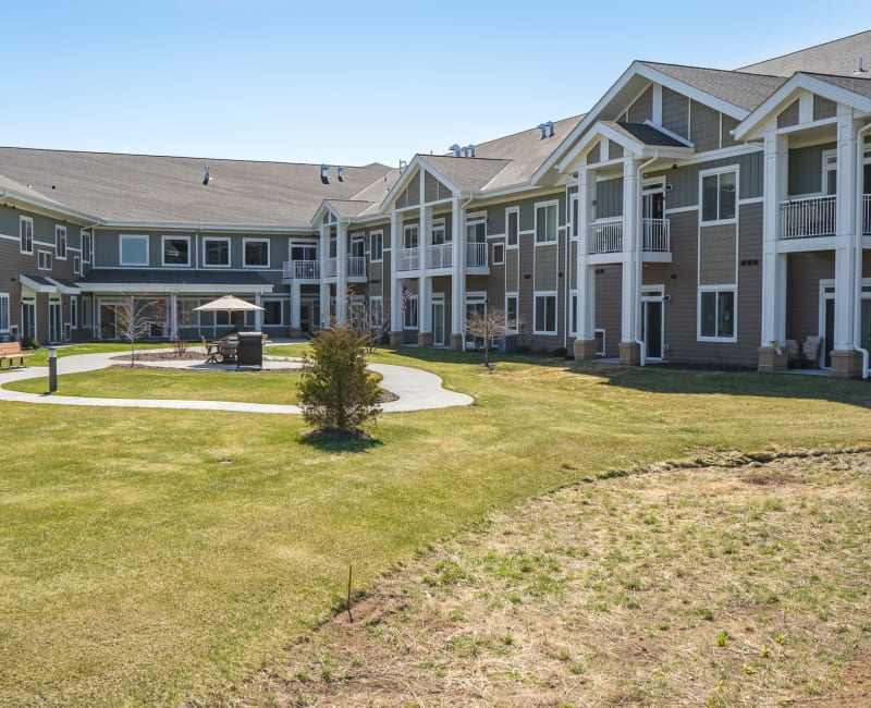 Courtyard view of apartments at Arbor Glen Senior Living in Lake Elmo, Minnesota