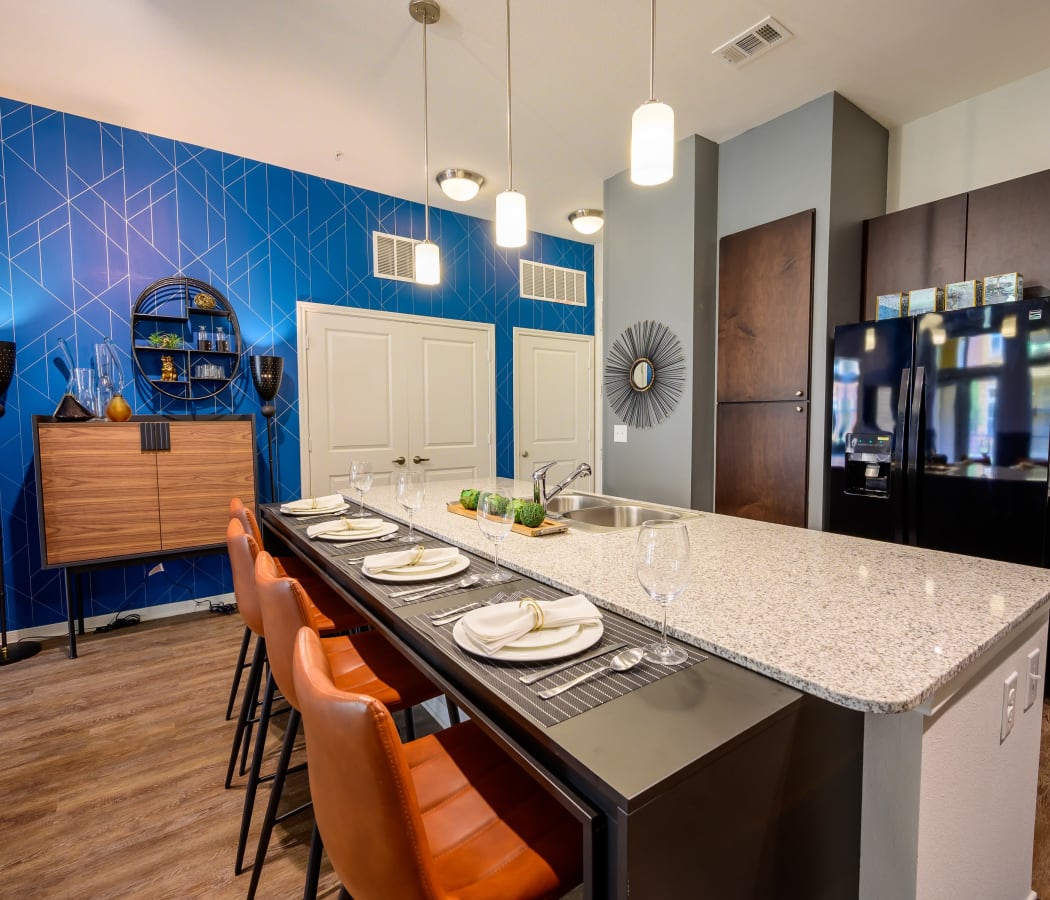 Friends enjoying coffee and conversation in their new home at Aspire at 610 in Houston, TX