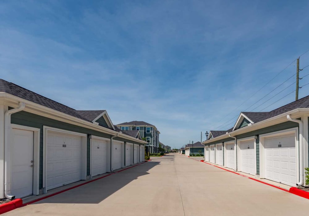 Detached garage units with paved driveway at Southfork Lake in Manvel, Texas