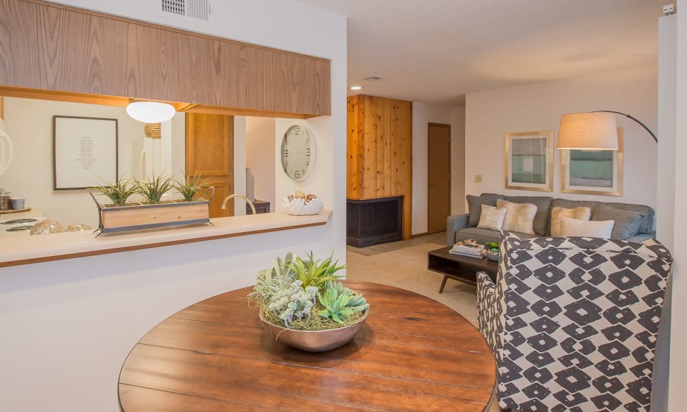 Dining area at The Warrington Apartments in Oklahoma City, Oklahoma