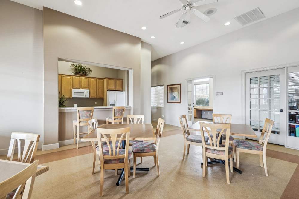 A view of community dinning area at Kimberly Pointe in Houston, Texas
