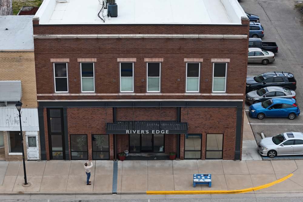 Exterior view of an apartment at Rivers Edge in Clinton, Indiana