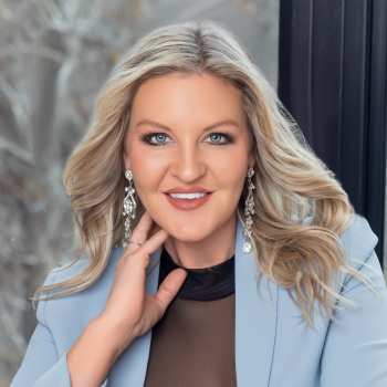 Fallon Curry Assistant Regional Manager NWA/AR River Valley/OK at Canyon View Properties in Santa Cruz, California