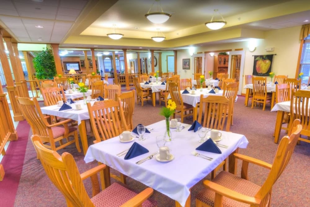 Spacious dining room with plenty of seating at Addington Place of Ottumwa in Ottumwa, Iowa