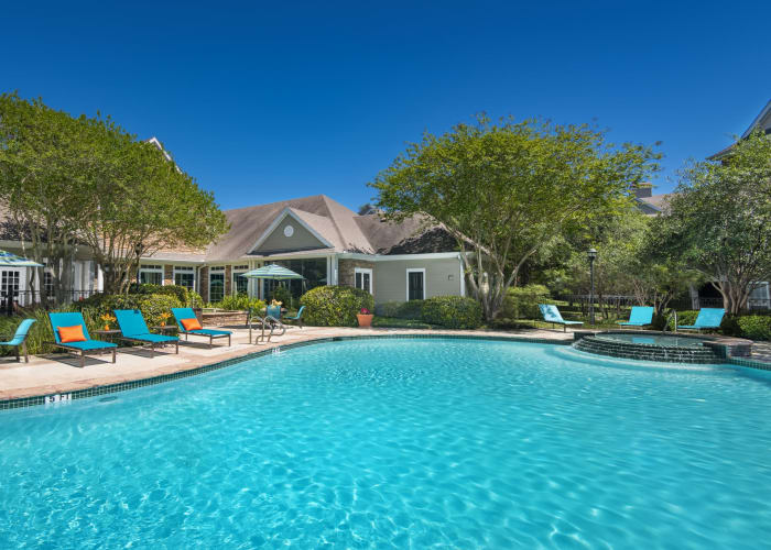 swimming pool at The Lodge at Shavano Park in San Antonio, Texas