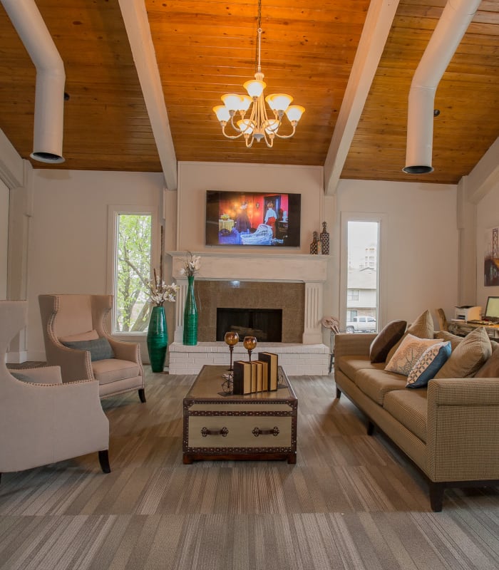 Communal living room area at Polo Run Apartments in Tulsa, Oklahoma