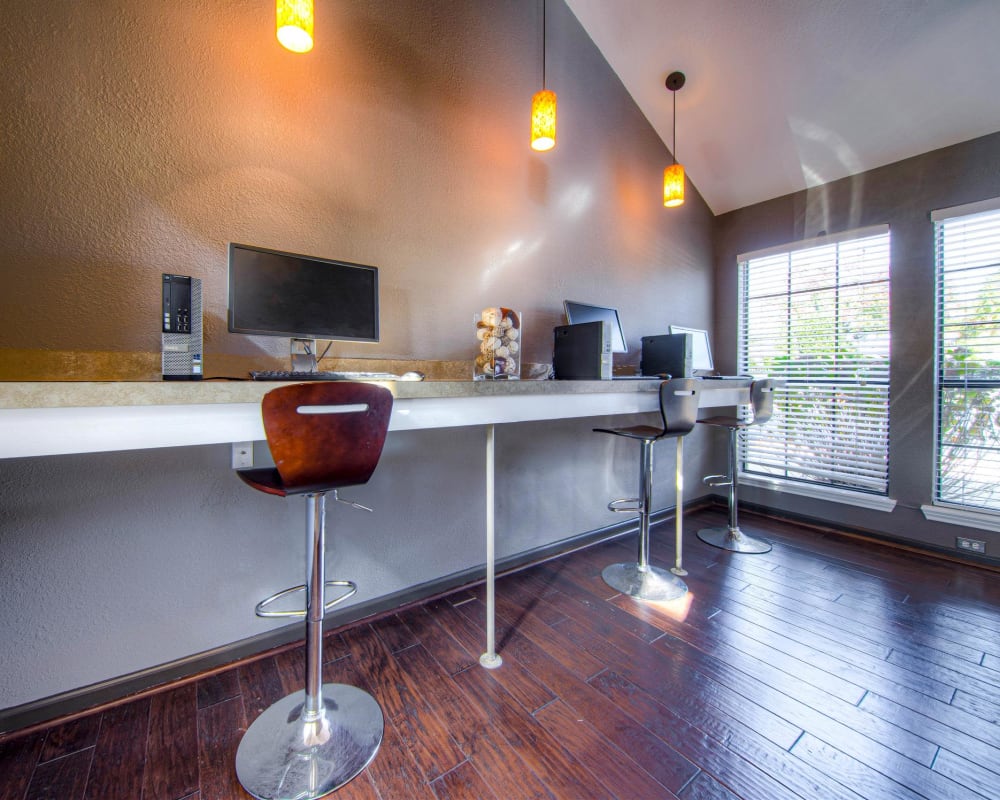 Onsite business center at Hampton Point Apartment Homes in Silver Spring, Maryland