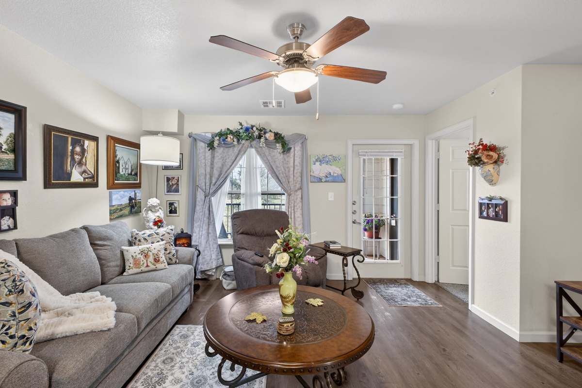 Living room with fancy lighting at Hill Court Villas in Granbury, Texas
