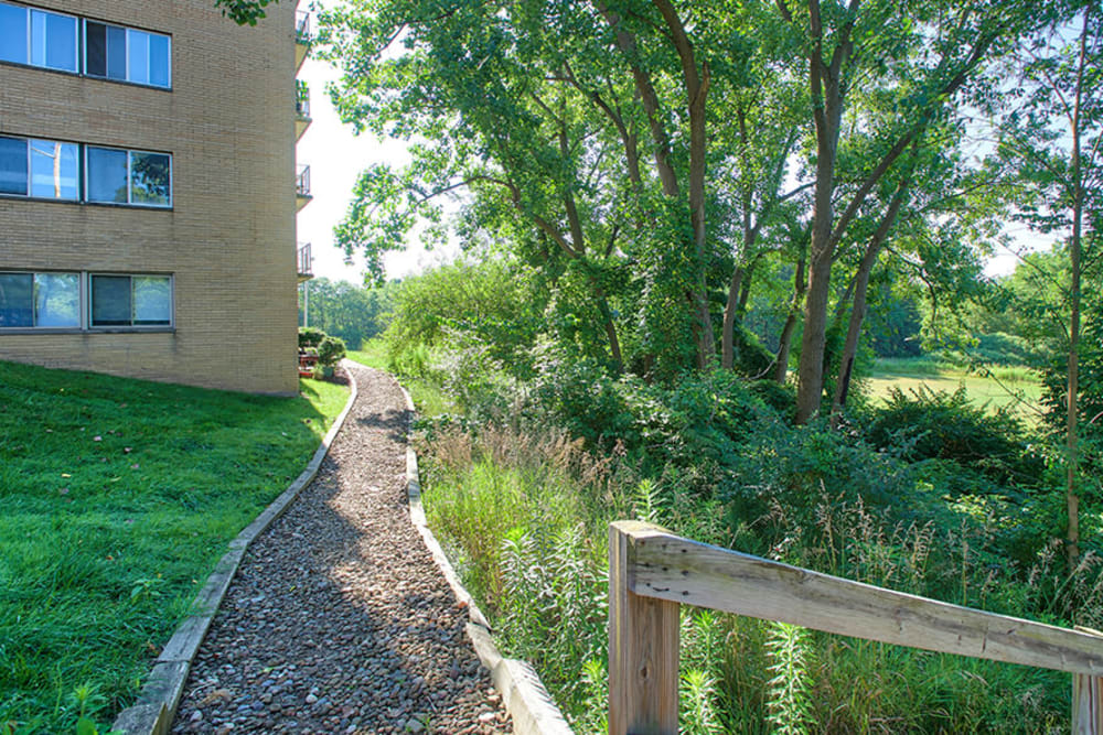 Walking trails at Solon Club Apartments in Oakwood Village, Ohio