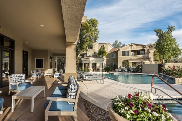 Resident relaxing at one of the outdoor common areas at The Reserve at Gilbert Towne Centre in Gilbert, Arizona