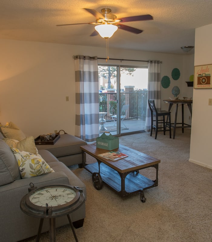 Living room at Hunter's Ridge in Oklahoma City, Oklahoma