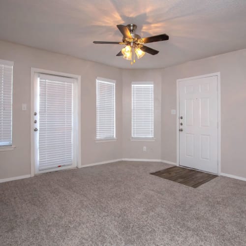 An apartment living room at Villas de Toscana in San Antonio, Texas