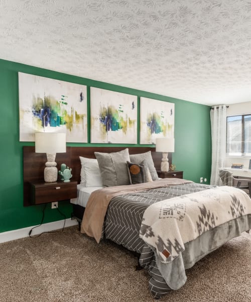 Modern bedroom at The Commons at Olentangy in Columbus, Ohio