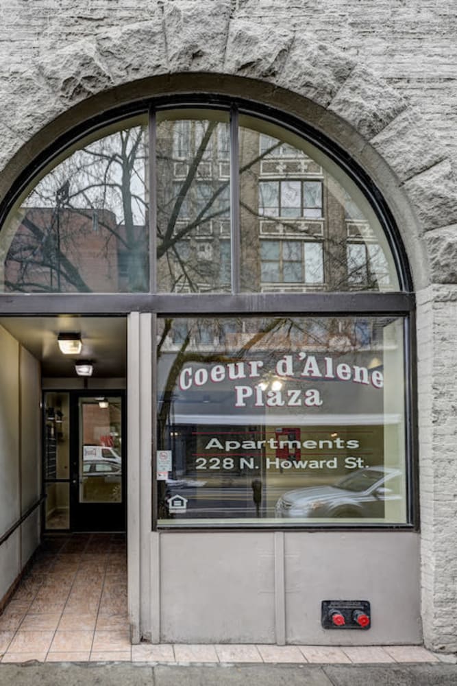 Entrance to the building at Coeur D'Alene Plaza in Spokane, Washington