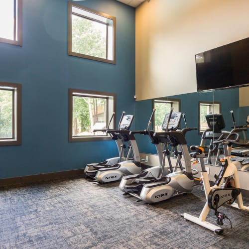 Well-equipped onsite fitness center at The Overlook Sandy Springs in Atlanta, Georgia