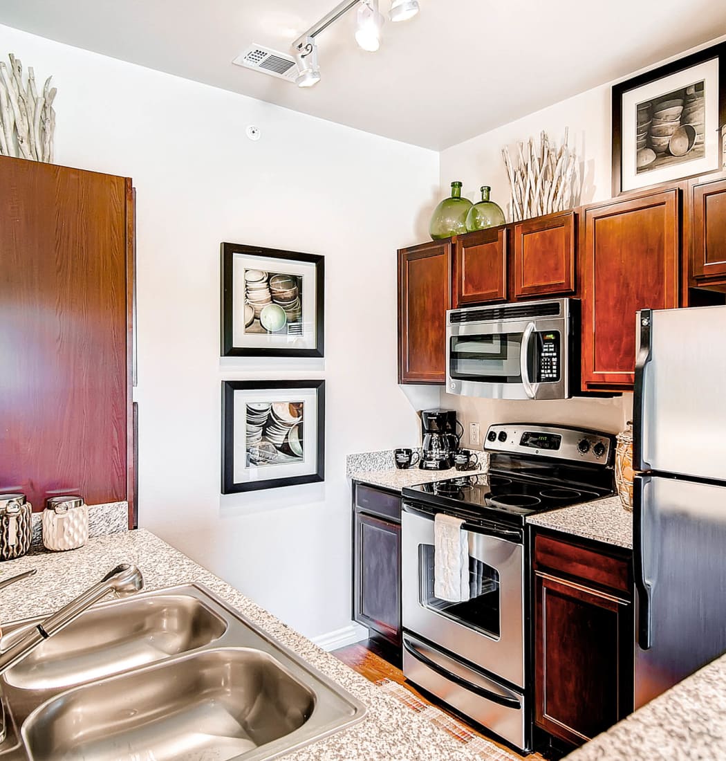 Beautiful apartment features await at Peaks at Woodmen Apartments in Colorado Springs
