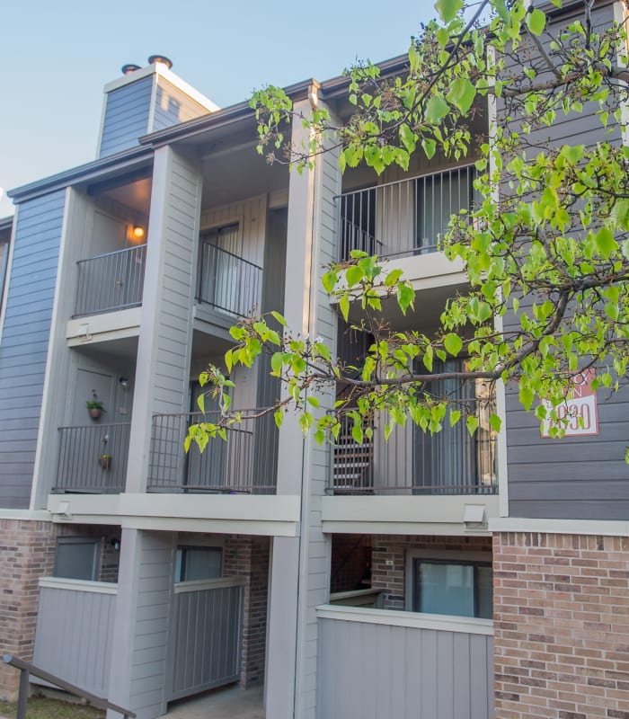 Exterior of Polo Run Apartments in Tulsa, Oklahoma