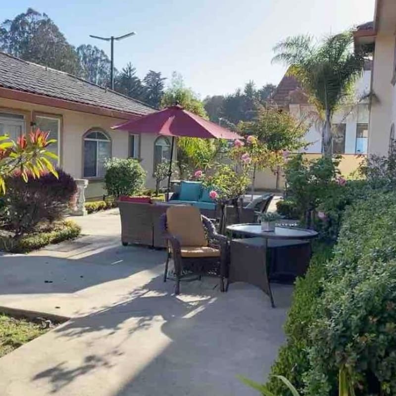 Senior men and women laughing at Peninsula Reflections in Colma, California