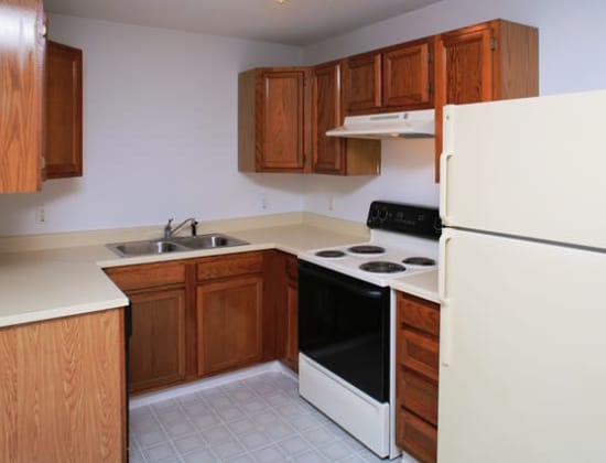 Sturbridge Meadows offers a kitchen in Sturbridge, MA