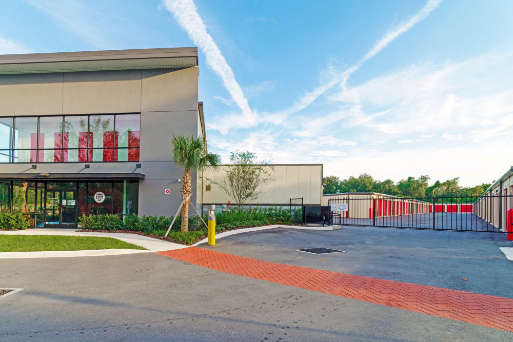 The entrance gate at Your Storage Units Apopka in Apopka, Florida