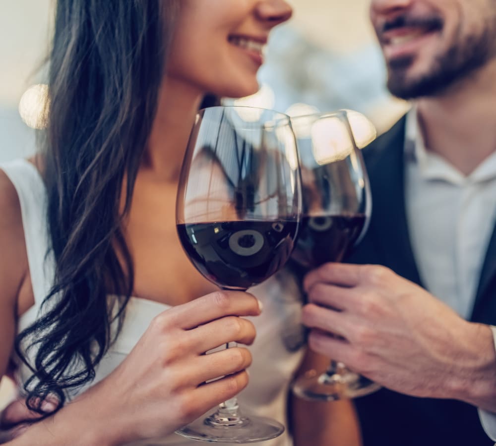 Resident couple out for drinks on date night near Sofi Thousand Oaks in Thousand Oaks, California