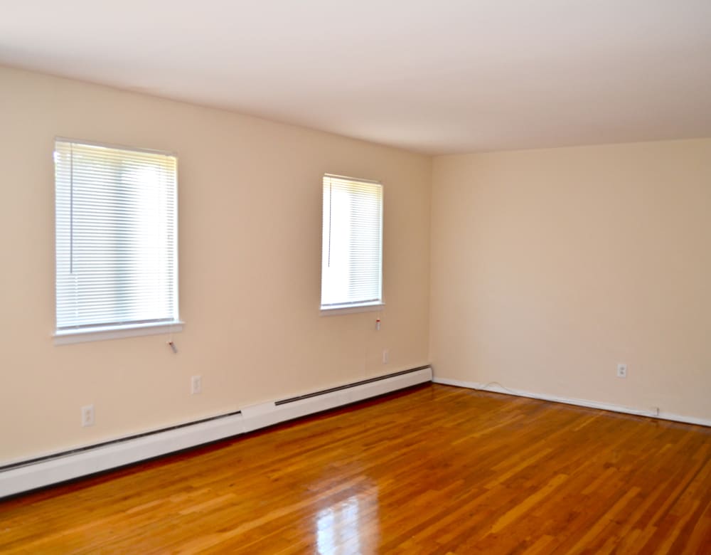 Seaford, NY Apartments for Rent near Wantagh Seaford Gardens